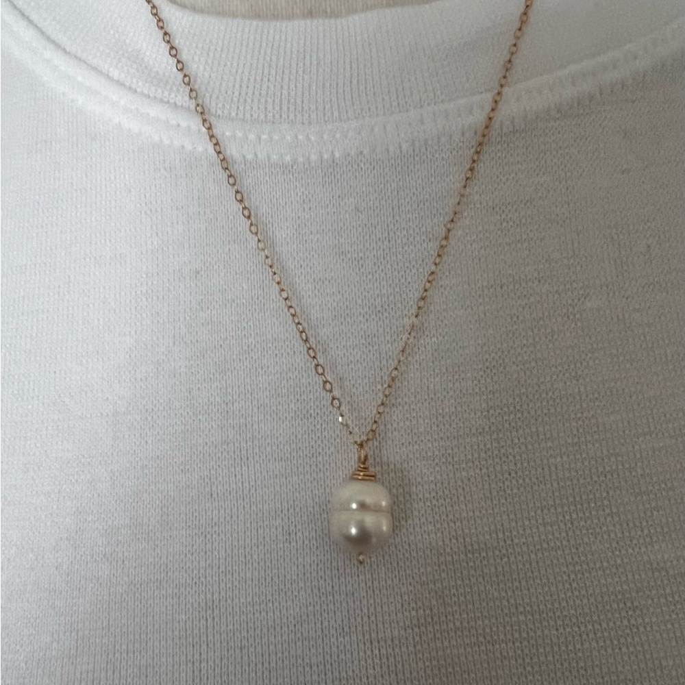 14k Gold-Filled Freshwater Pearl Pendant Minimalist Necklace.